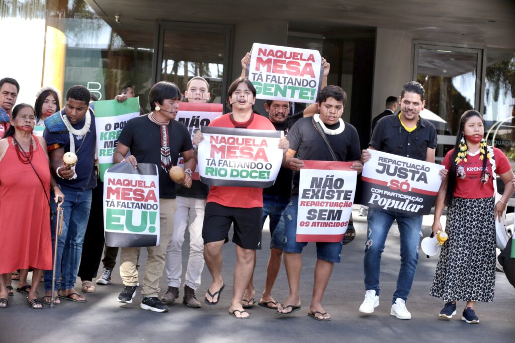 Indígenas Krenak protestam em Brasília