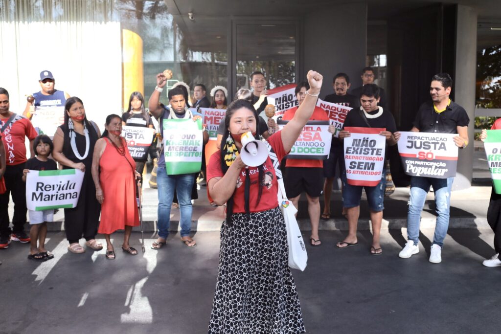 Indígenas Krenak protestam em Brasília