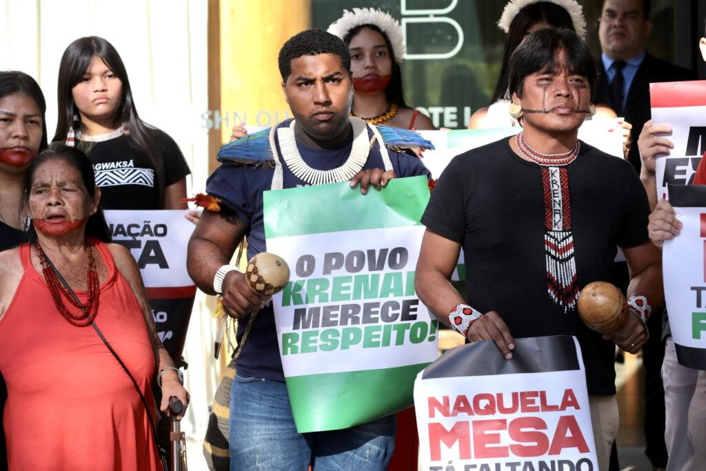 Indígenas Krenak protestam em Brasília