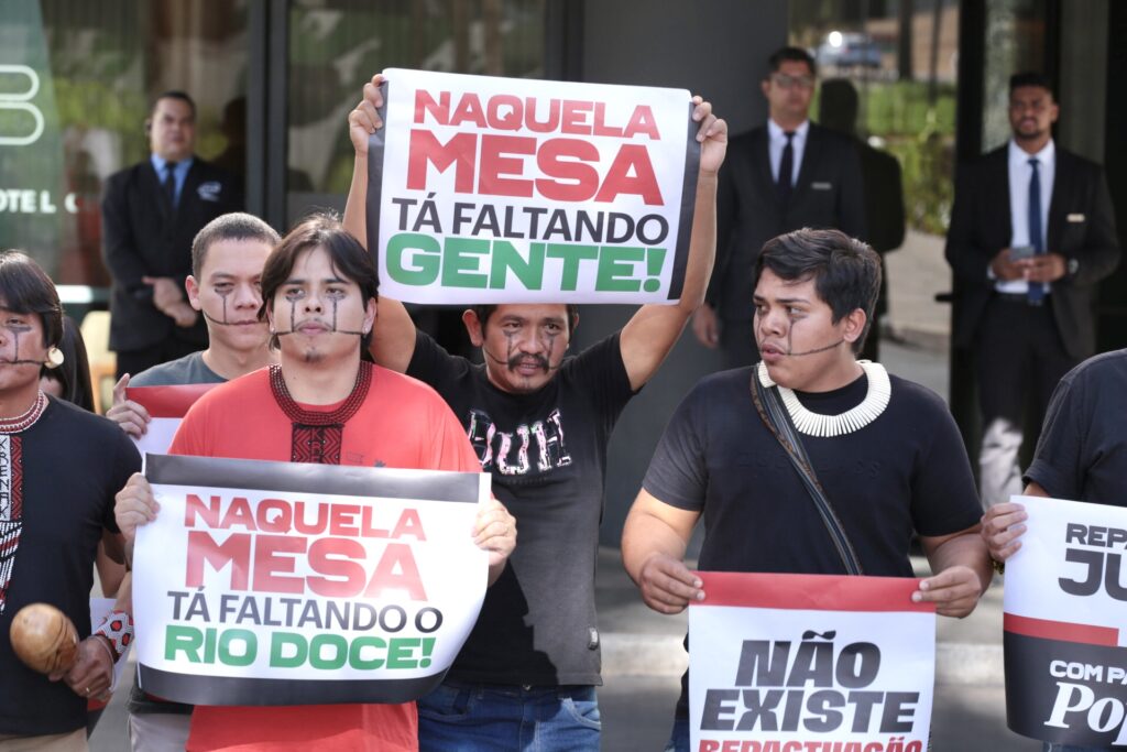 Indígenas Krenak protestam em Brasília