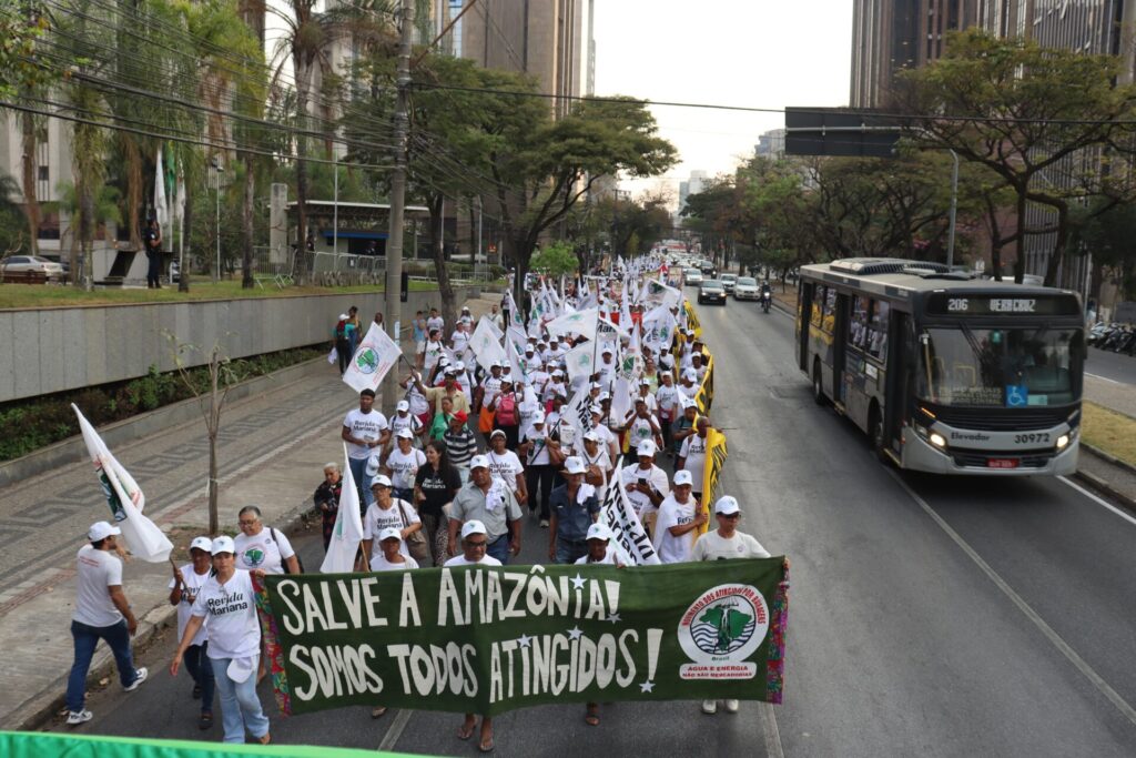 MAB faz atos em BH para exigir participação efetiva em acordos por reparação (Foto: Juliana Nicoli/ MAB)