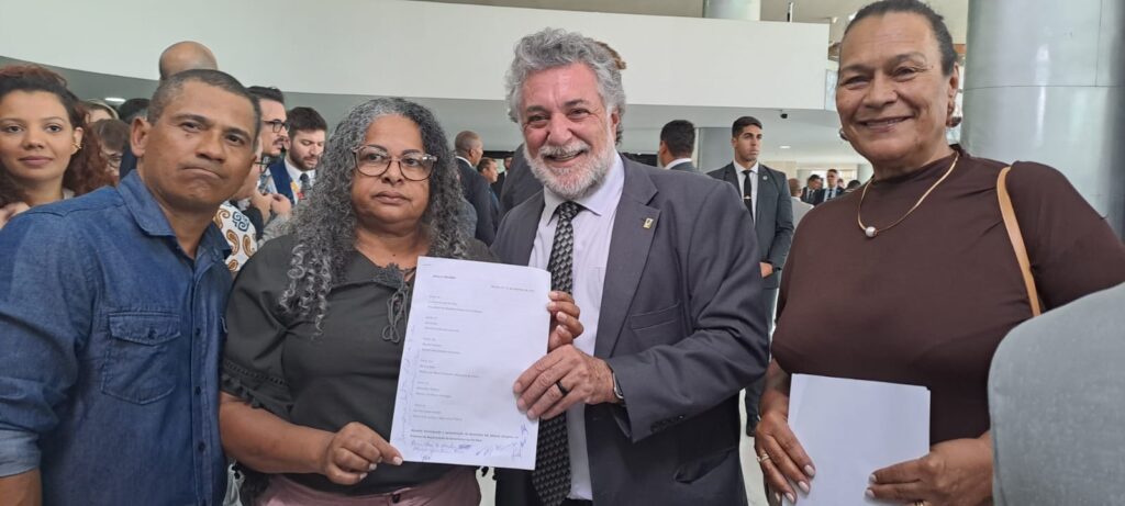 Comunidades atingidas exigem voz na Repactuação e entregam manifesto em Brasília (Foto: Arquivo/ATIs)