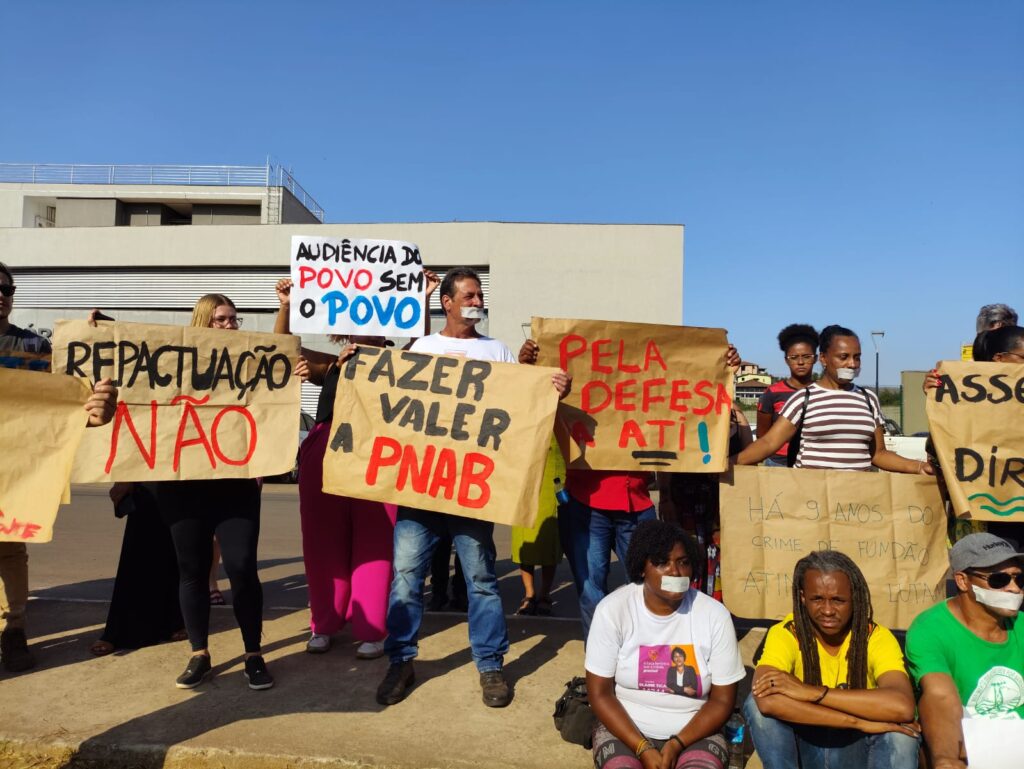 Atingidos de Mariana fazem protesto para impedir fim da Assessoria Técnica Independente (Foto: Stephanne Biondo/MAB)