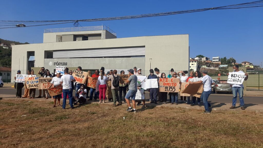 Atingidos de Mariana fazem protesto para impedir fim da Assessoria Técnica Independente (Foto: Stephanne Biondo/MAB)