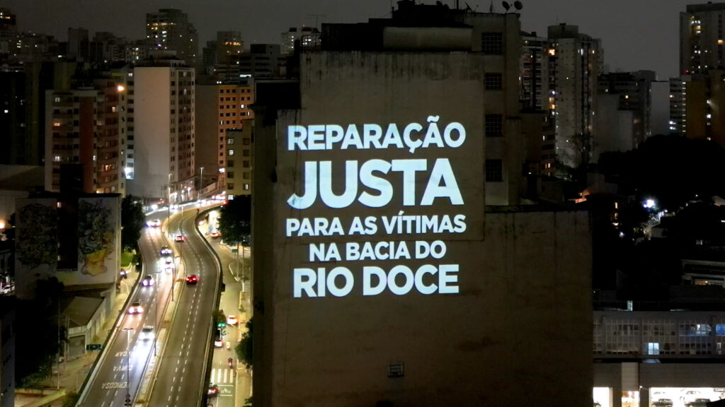 Prédio em São Paulo também recebeu projeção em prol de justiça por Mariana