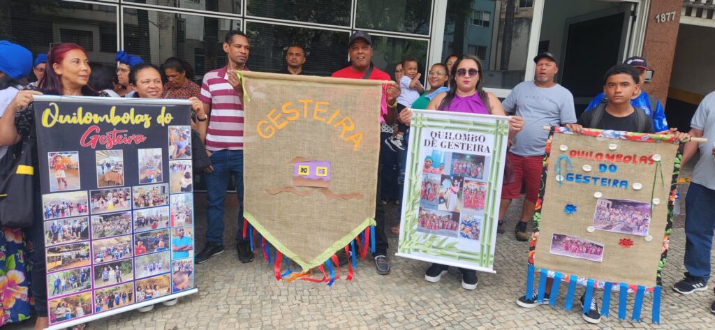 Quilombolas atingidos pela tragédia de Mariana protestam no MPF