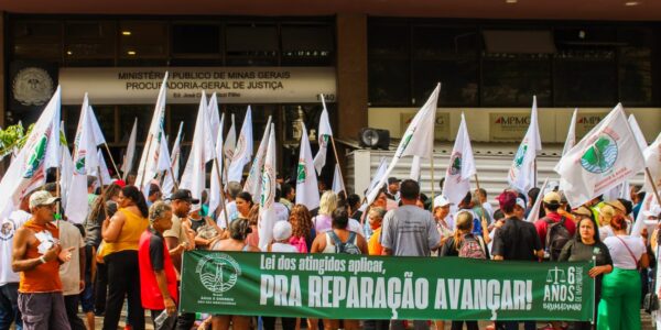 Atingidos fazem protesto em BH e pressionam por novo acordo de reparação (FOTO: MAB/Divulgação)